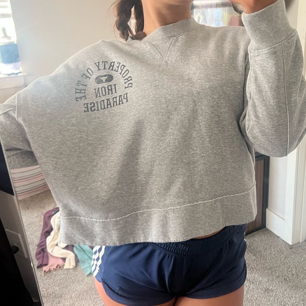 Property of the iron paradise cropped crew neck